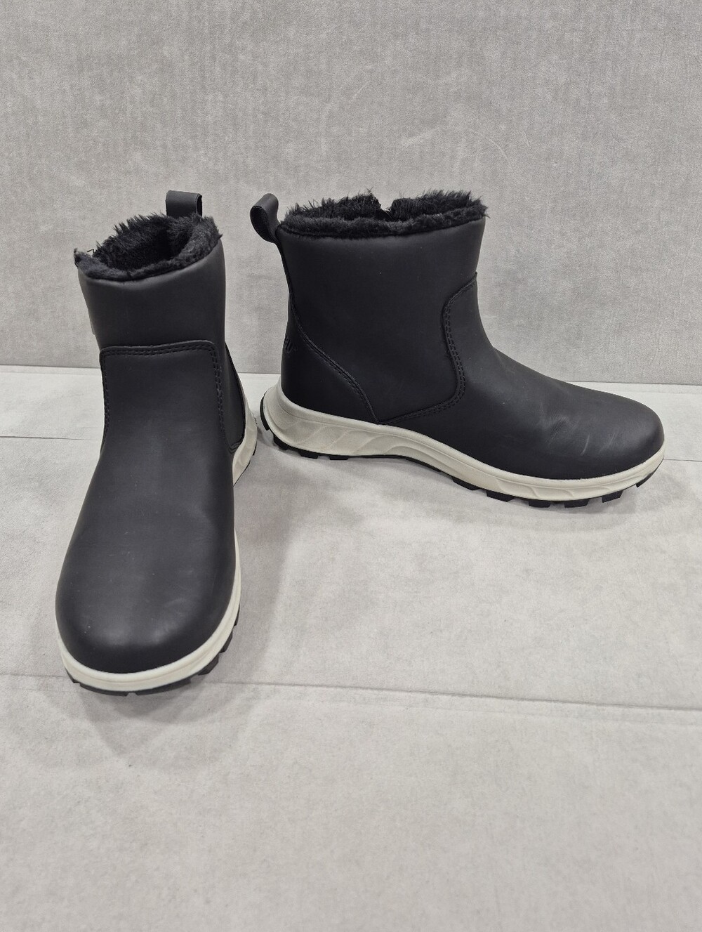 Khombu Sienna boots women's 8M black All Weather faux fur lined side zip